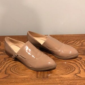 Taupe patent loader style flat